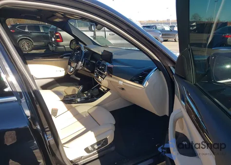 2021 BMW X3 Phev xDrive30E z USA, uszkodzony, nr VIN 5UXTS1C04M9E77669